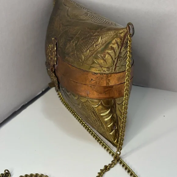 1930’s Hammered Brass Pillow Purse vintage - Picture 6 of 15